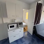 4 Personnes A 50 M De La Daire *
