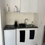 4 Personnes A 50 M De La Daire Narbonne